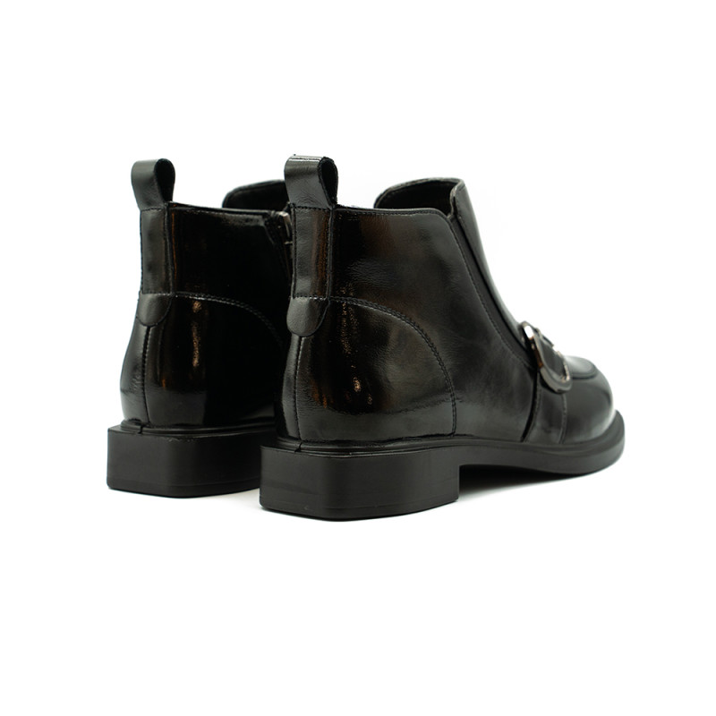 Loretta Vitalezābaki sievietēm