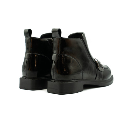 Loretta Vitalezābaki sievietēm